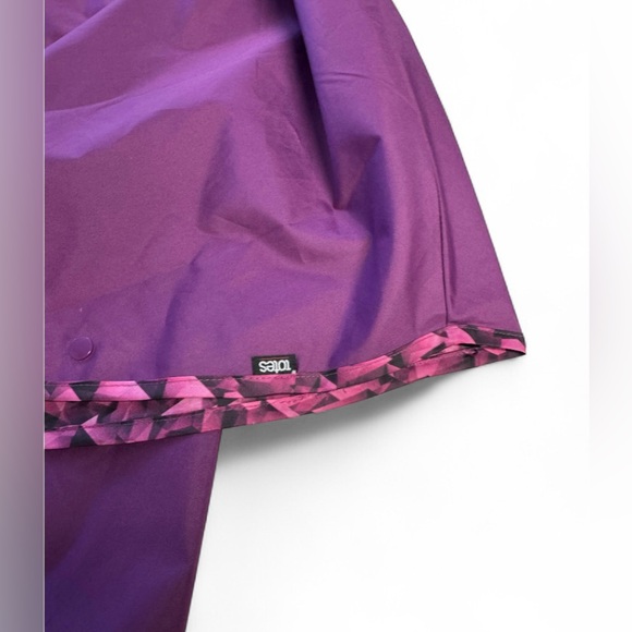 Totes Reversible Purple/Geometric Women's Rain Poncho - Picture 6 of 6
